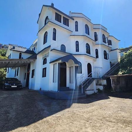 Bob Lesiure Udagamandalam Exterior photo