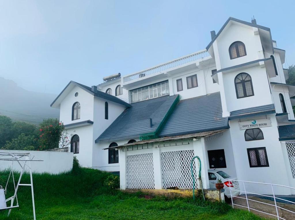Bob Lesiure Udagamandalam Exterior photo